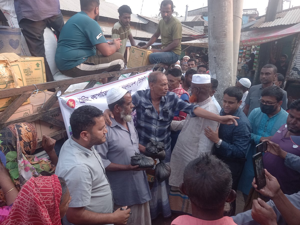 সুনামগঞ্জে দেরিতে এল টিসিবির ট্রাক, প্রচার না থাকায় জানতে পারেনি অনেকে