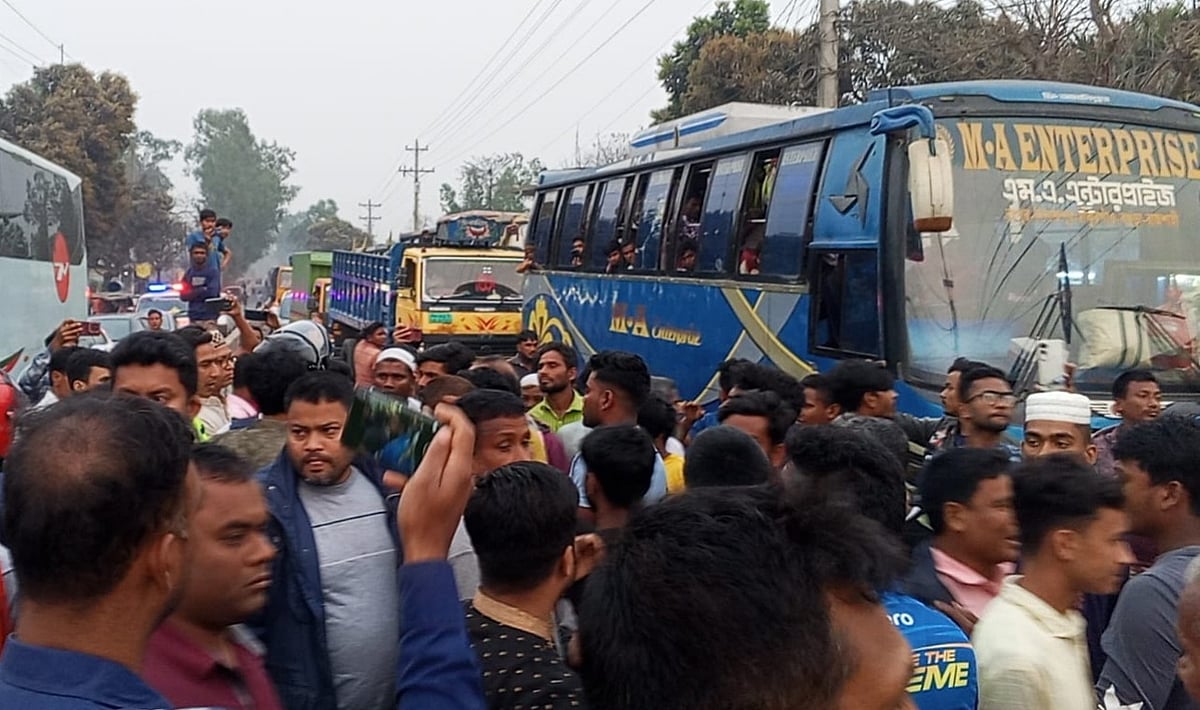 মাটিচাপা দেওয়া লাশ উদ্ধার: রংপুরে হত্যায় জড়িতদের বিচারের দাবিতে এক ঘণ্টা মহাসড়ক অবরোধ