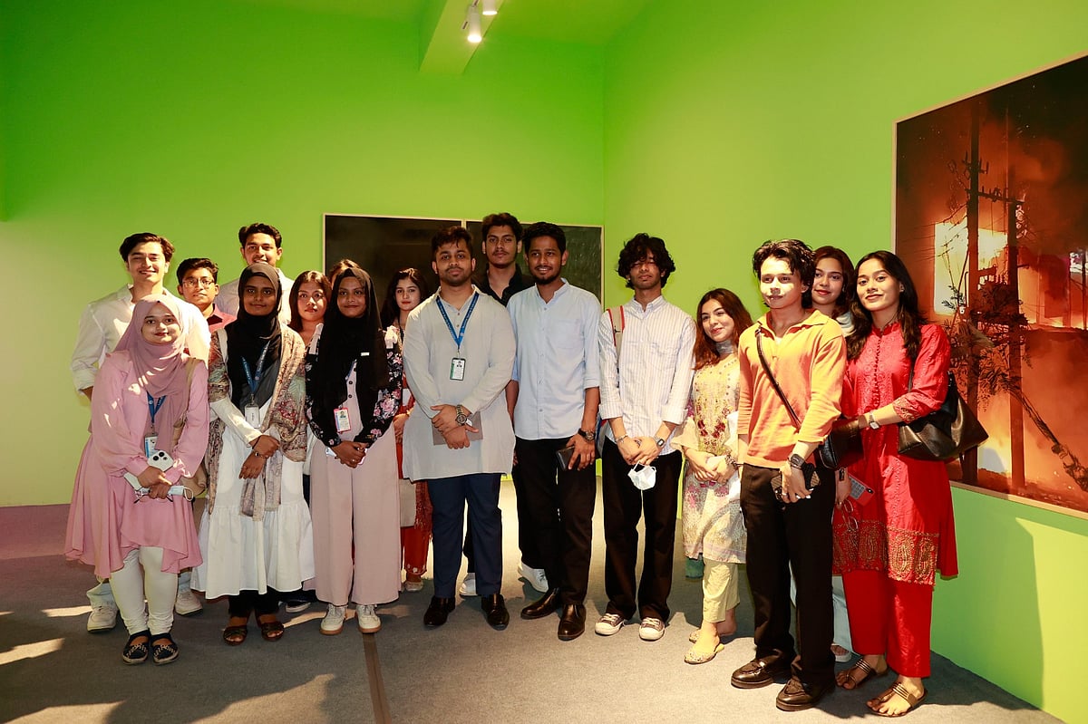 প্রদর্শনী ‘আলো’ দেখলেন শিক্ষার্থীরা, বললেন মব কালচার দমন করতে হবে