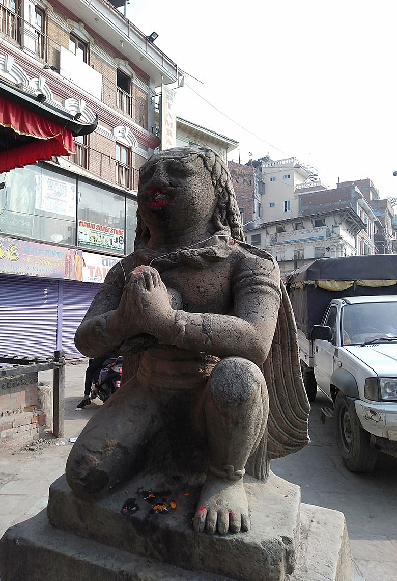 দরবার চত্বরের দীর্ঘশ্বাস