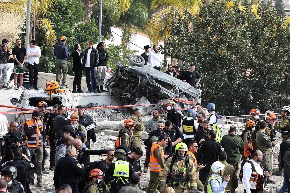 ইরানের ক্ষেপণাস্ত্র হামলায় ইসরায়েলে ৬ জন নিহত