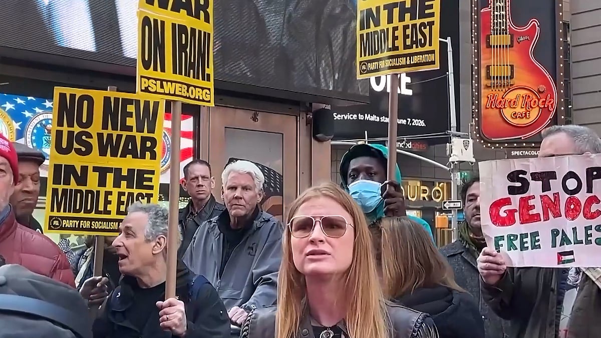 ভিডিও: ইরানের ওপর যুক্তরাষ্ট্র–ইসরায়েলের যৌথ হামলার প্রতিবাদ নিউইয়র্কবাসীর