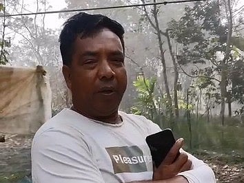 সাতক্ষীরায় ফ্যামিলি কার্ড দেওয়ার কথা বলে নারীদের এনআইডি–ছবি সংগ্রহের অভিযোগ