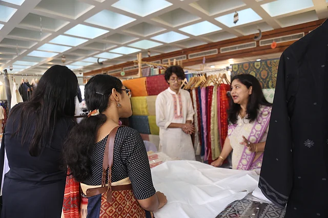 জামদানির আবেদন চিরন্তন। সবাই এসে দেখছেন, কেউ কেউ কিনছেনও