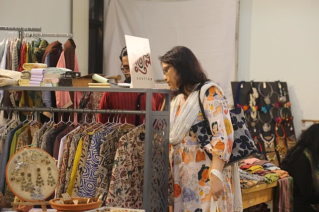 আরামদায়ক ও স্টাইলিশ পোশাকের সমাহার আছে এখানে