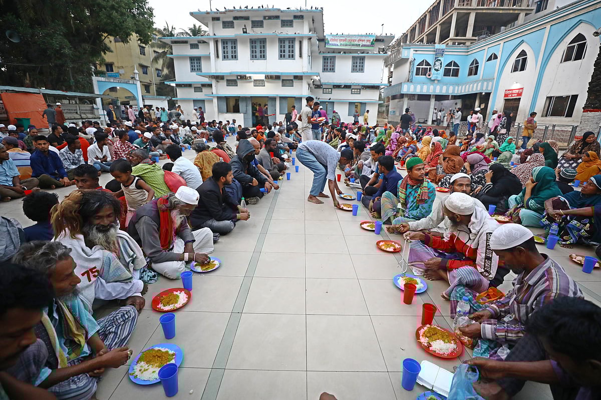 হজরত শাহ্‌জালাল (র.) -এর দরগাহে ঐতিহ্যবাহী ইফতার