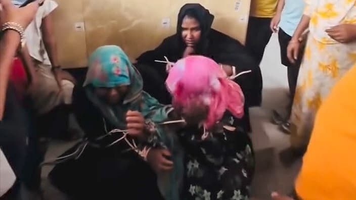 রূপগঞ্জে চুরির অভিযোগে ৩ নারীর চুল কেটে গাছে বেঁধে মারধর