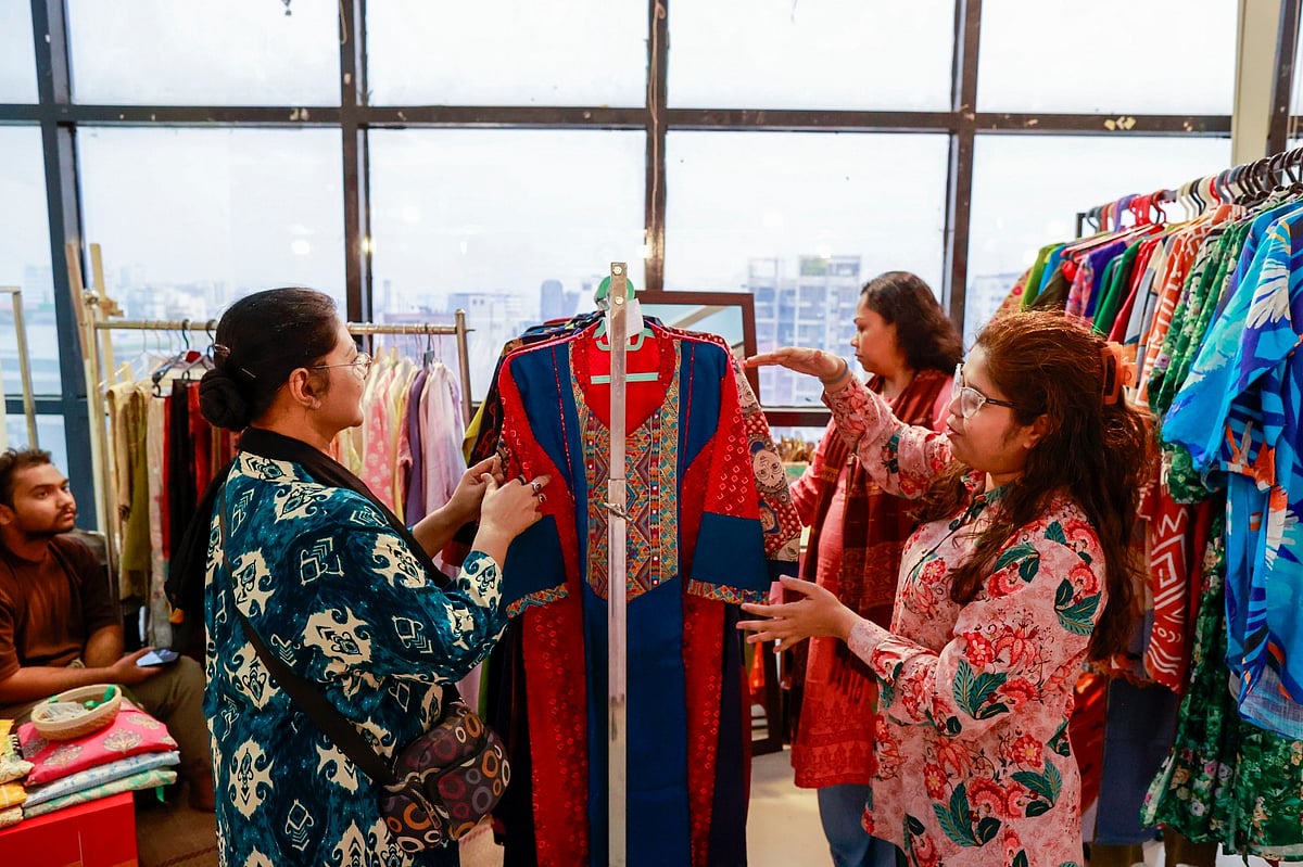 শেষ দিনে জমজমাট ঈদ ফিয়েস্তা