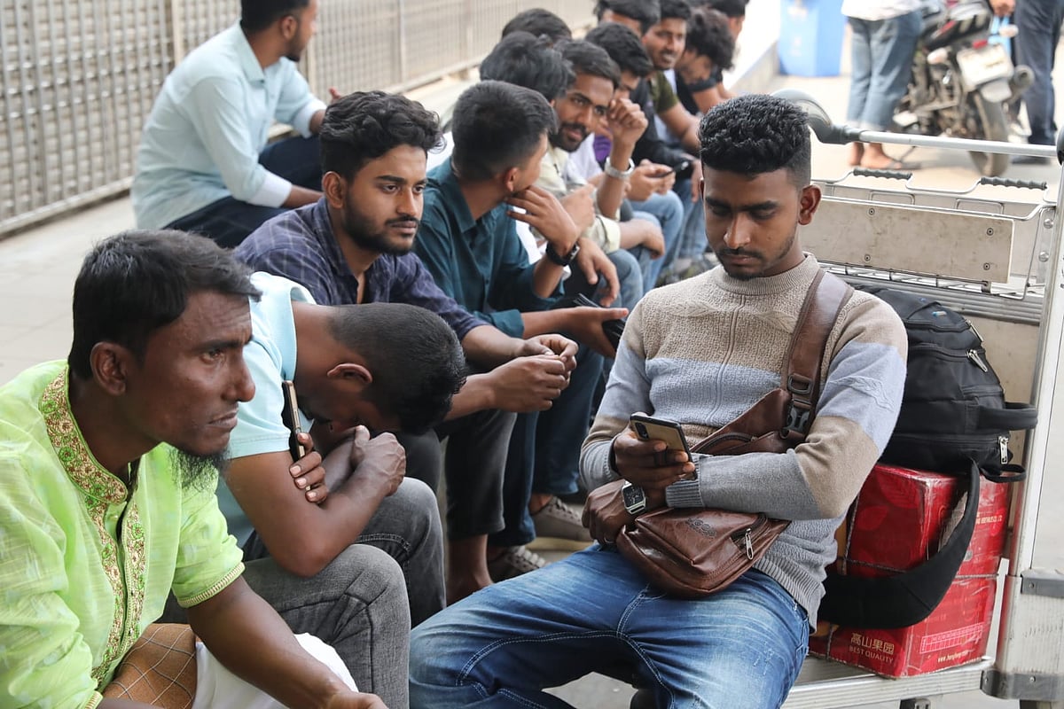 এ পর্যন্ত ১৪৭ ফ্লাইট বাতিল, ভোগান্তিতে যাত্রীরা