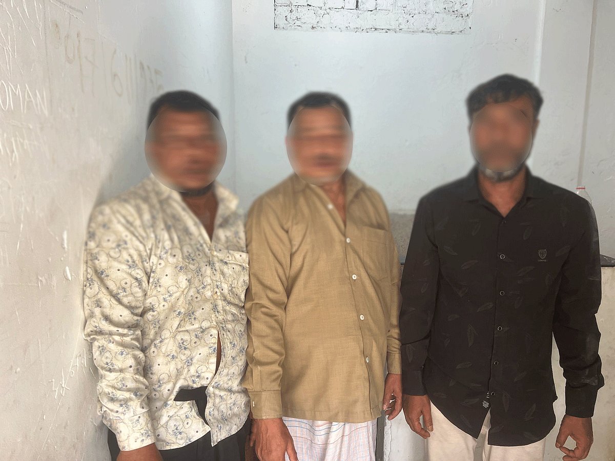 ব্যাংকের গ্রাহক সেজে ব্যাগ কেটে টাকা হাতিয়ে নিতেন তাঁরা