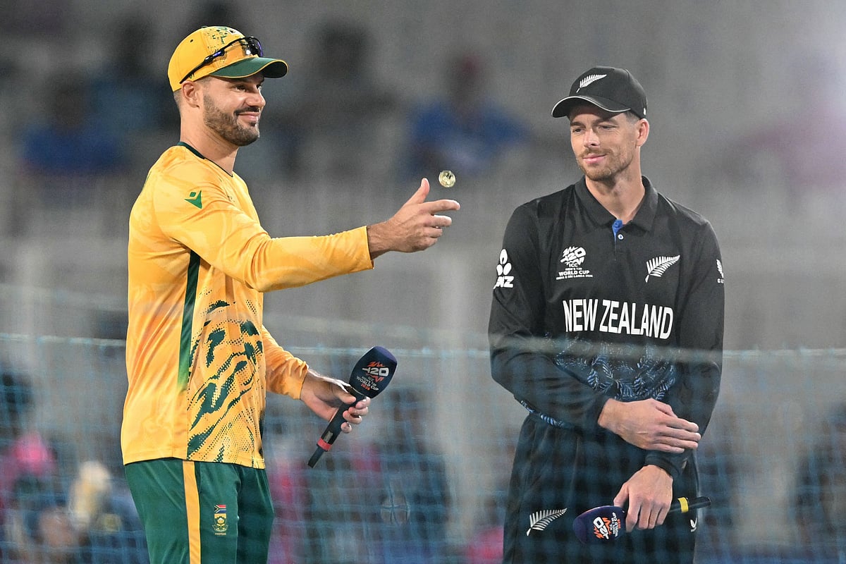 নিউজিল্যান্ডের ‘অচেনা’ অফ স্পিনারের ফাঁদে দক্ষিণ আফ্রিকার দুই বাঁহাতি