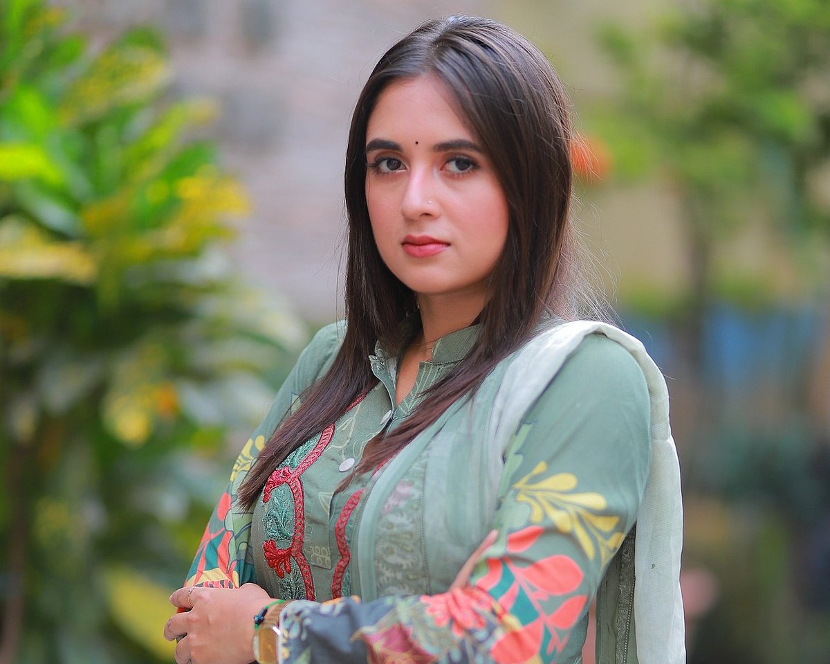 চোখ খোলার সঙ্গে সঙ্গে আম্মুকে খুঁজছিলাম: টিউমার অস্ত্রোপচারের পর তানিয়া বৃষ্টি