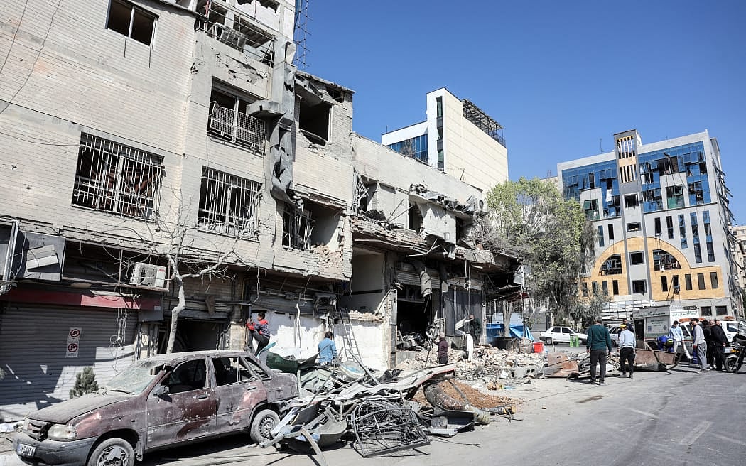 যুদ্ধে ইরানে এ পর্যন্ত ২৪৩ শিক্ষার্থী–শিক্ষক নিহত, বিস্ফোরণের শব্দে মারা গেল ১০ বছরের শিশু