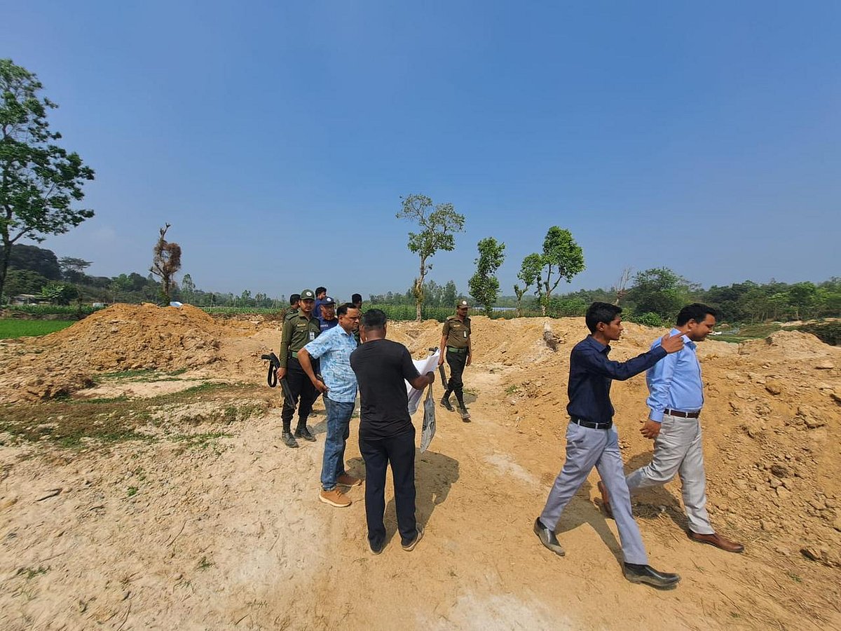 সশস্ত্র পাহারায় তোলা চকরিয়ার সেই বালুমহালে অভিযান, শ্যালো মেশিন ধ্বংস