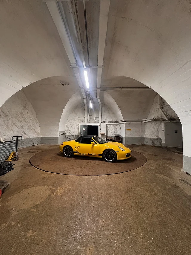  বাড়ির নিচেও ছোট বাংকার তৈরি করা হয়