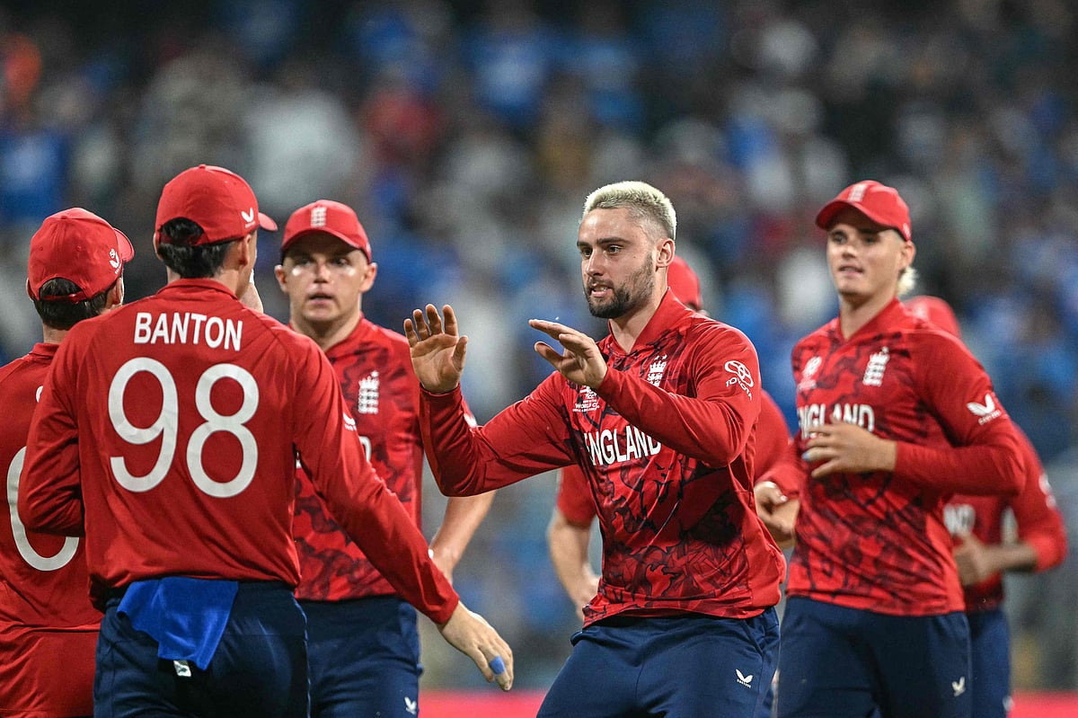 জীবন পাওয়া স্যামসন ইংল্যান্ডকে শাস্তি দিচ্ছেন