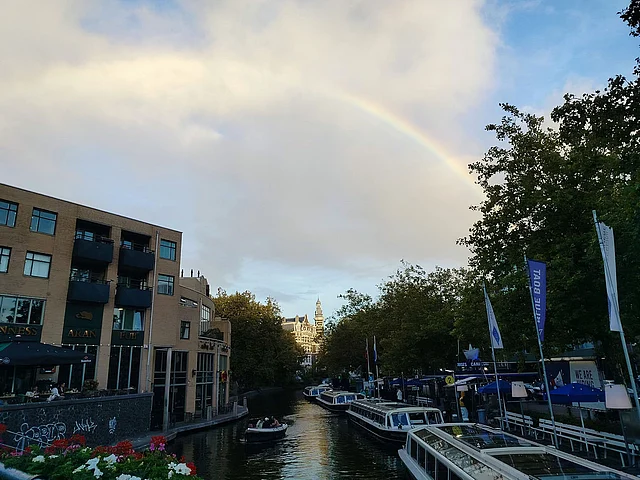 ক্যানেলে সারি সারি বোট