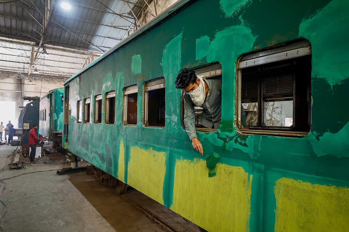 ঈদে রেলে নতুন কোচ সংযোজনে ব্যস্ততা