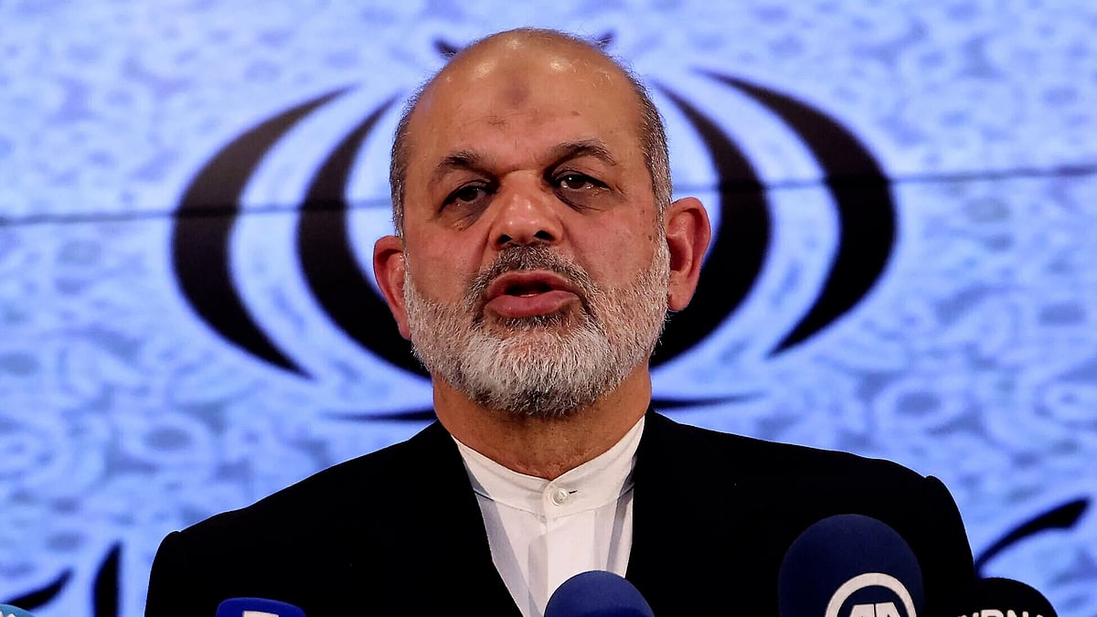 আহমাদ ওয়াহিদিকে ইরানের রেভোল্যুশনারি গার্ডের সর্বাধিনায়ক নিযুক্ত