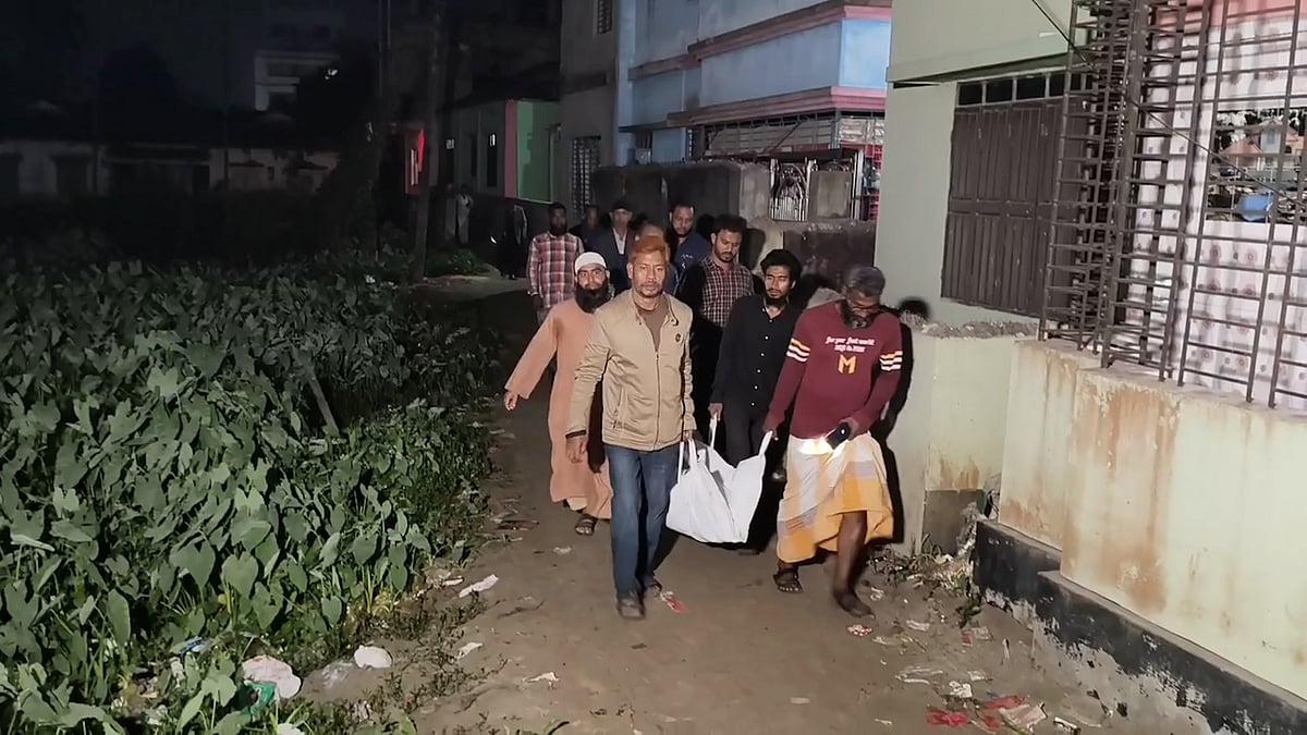 জামালপুরে স্ত্রীকে হত্যার পর মরদেহ পোড়ানোর চেষ্টা, মাদকাসক্ত আইনজীবী স্বামী আটক