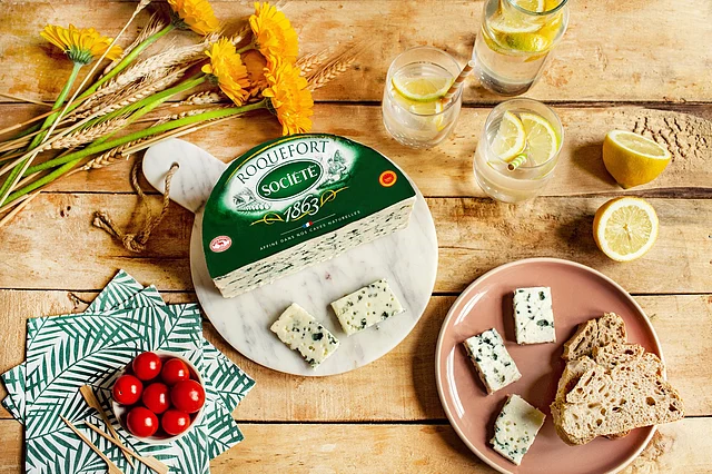 ফরাসি পনিরশিল্পীদের এক অসাধারণ সৃষ্টি এই রকফোর্ত 