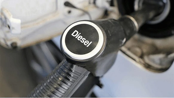 বিশ্বের মোট তেলের প্রায় ৬০ শতাংশ ব্যবহার হয় পরিবহন খাতে