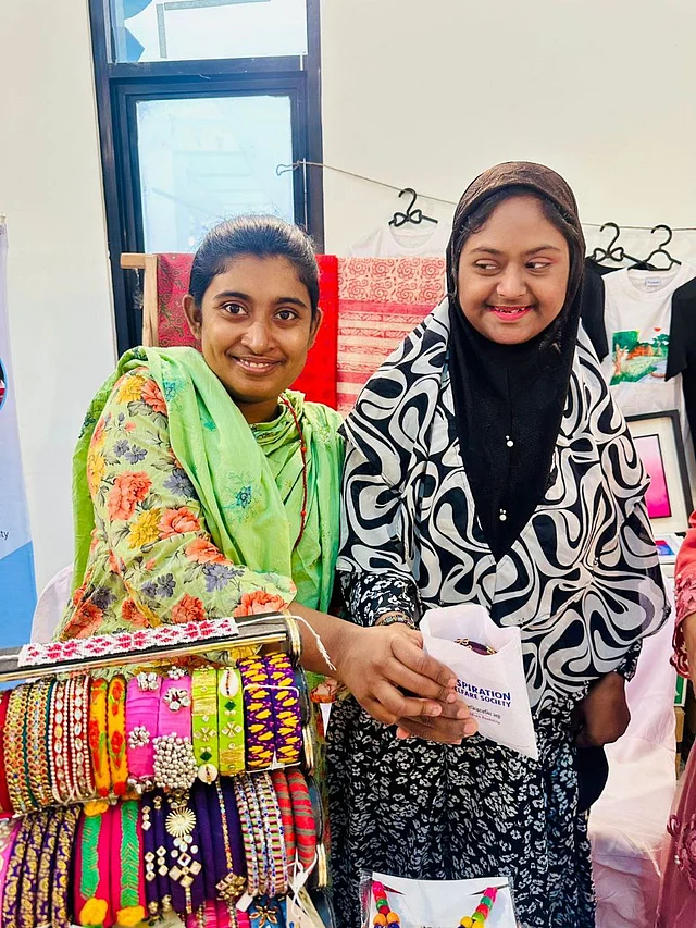 পুরো আয়োজনের বিশেষ আকর্ষণে পরিণত হয়েছে এই উদ্যোগ 