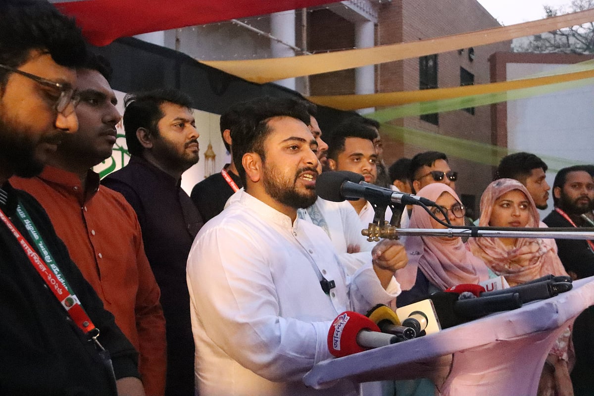 সরকারের আশ্রয়-প্রশ্রয়ে আওয়ামী লীগকে পুনর্বাসনের চেষ্টা চলছে: নাহিদ ইসলাম