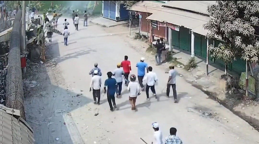 গাজীপুরে ঝুট ব্যবসাকে কেন্দ্র করে বিএনপির দুই পক্ষের সংঘর্ষ, ককটেল বিস্ফোরণ