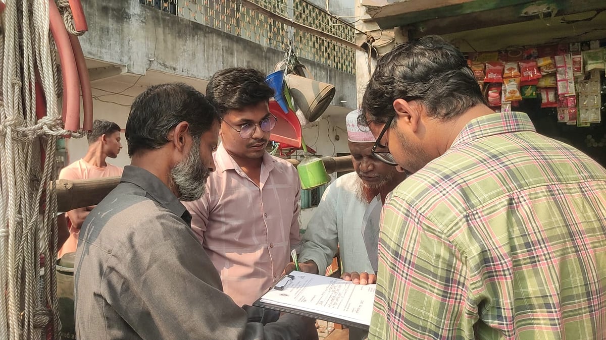 যশোরে মজুত করা ৬ হাজার লিটার জ্বালানি তেল জব্দ, লাখ টাকা জরিমানা