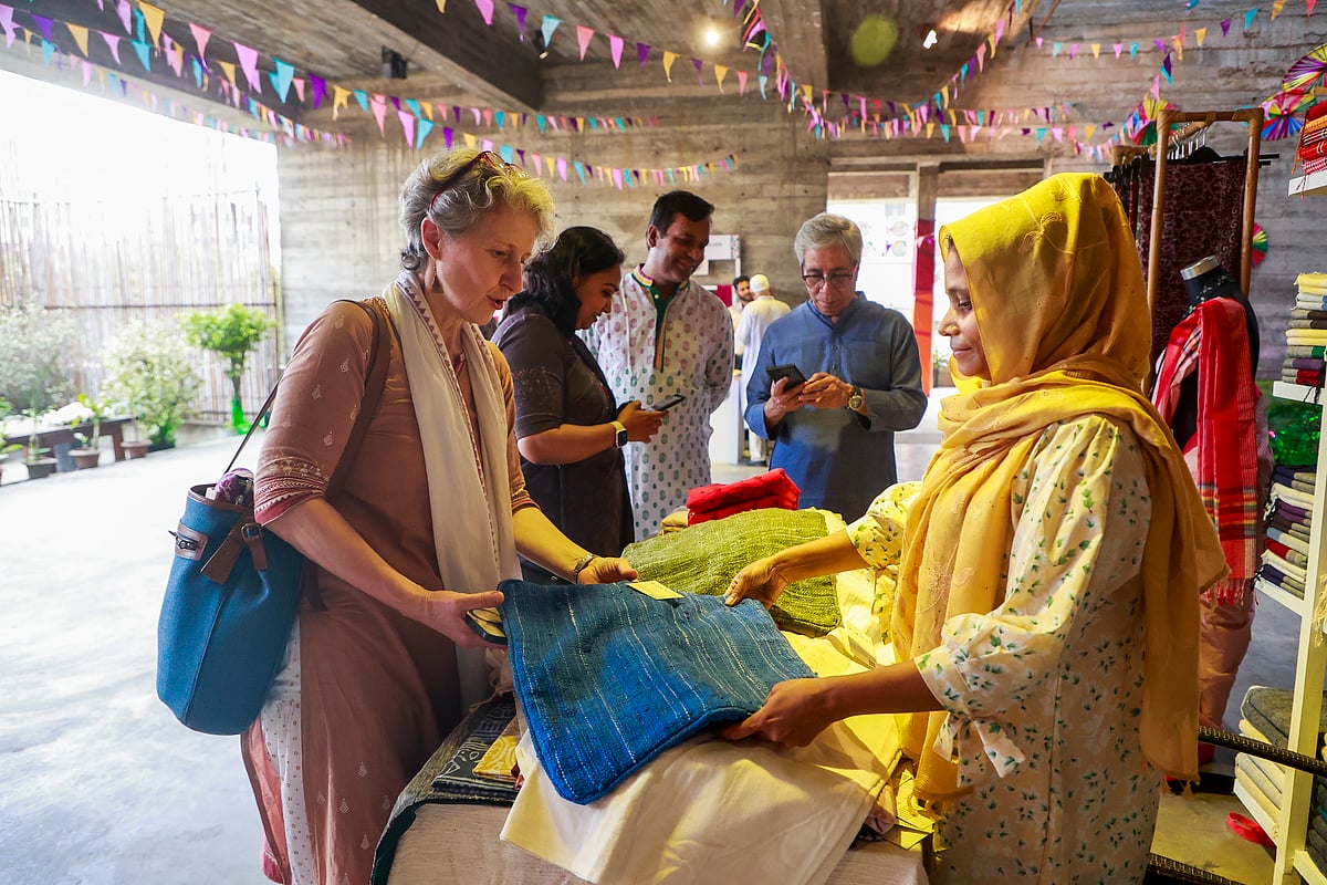 ঐতিহ্যবাহী তাঁতশিল্প মেলা ও প্রদর্শনী