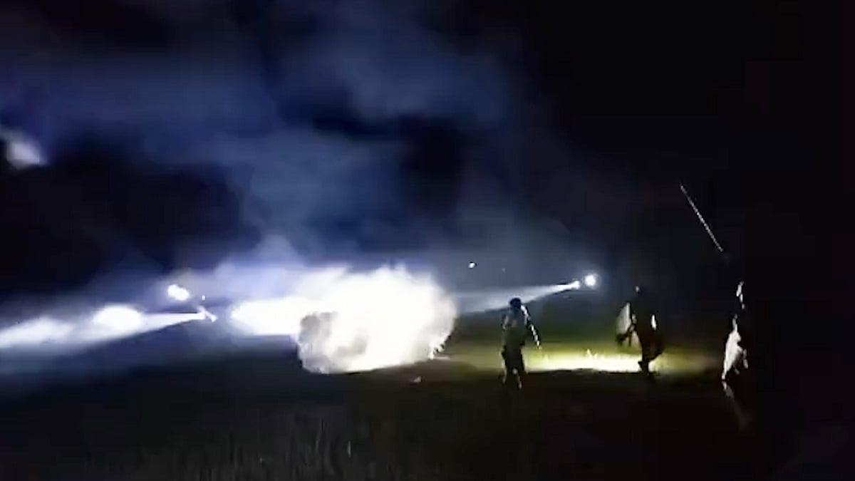 মাদারীপুরে আবারও টর্চলাইট জ্বালিয়ে দুই পক্ষের সংঘর্ষে আহত ৪