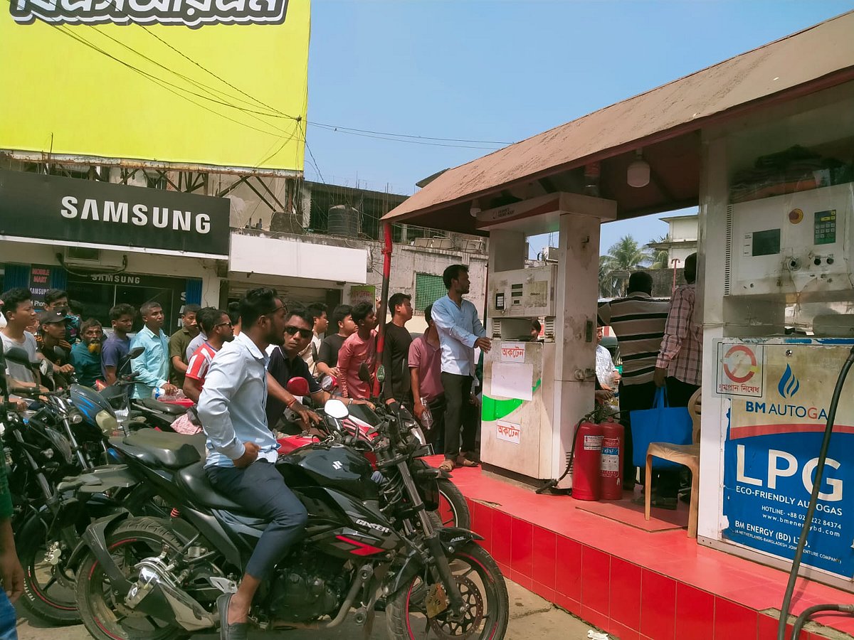 জ্বালানি তেল নেই রাঙামাটির কোনো ফিলিং স্টেশনে