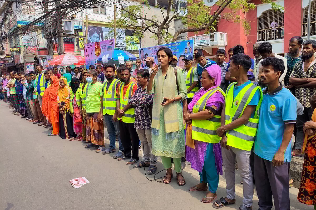 ঈদের আগে বেতন-বোনাসের দাবিতে পরিচ্ছন্নতাকর্মীদের কর্মবিরতি, মনীষার একাত্মতা