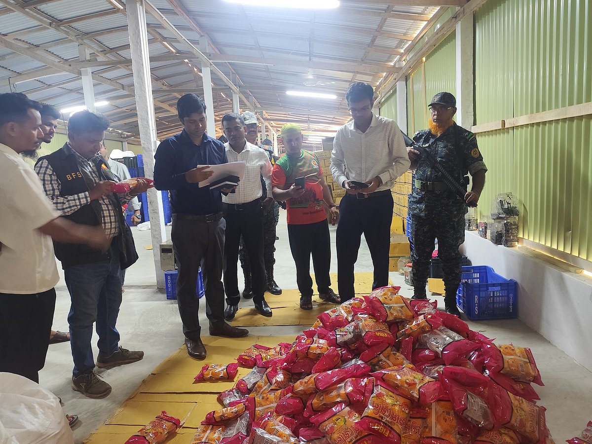 শরীয়তপুরে কারখানায় তৈরি করা হচ্ছিল নকল শিশুখাদ্য, লাখ টাকা জরিমানা