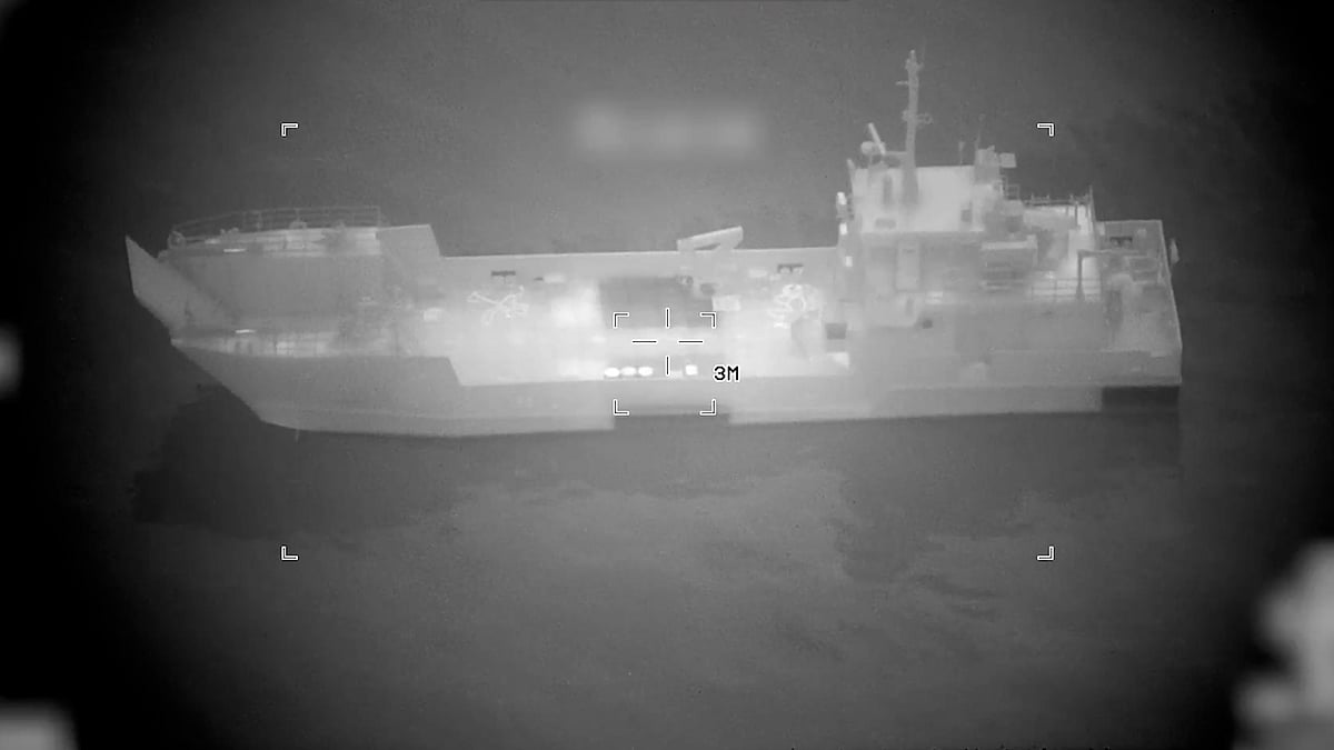 হরমুজ প্রণালির কাছে ইরানের মাইন পাতা ১৬টি নৌযান ধ্বংসের দাবি যুক্তরাষ্ট্রের