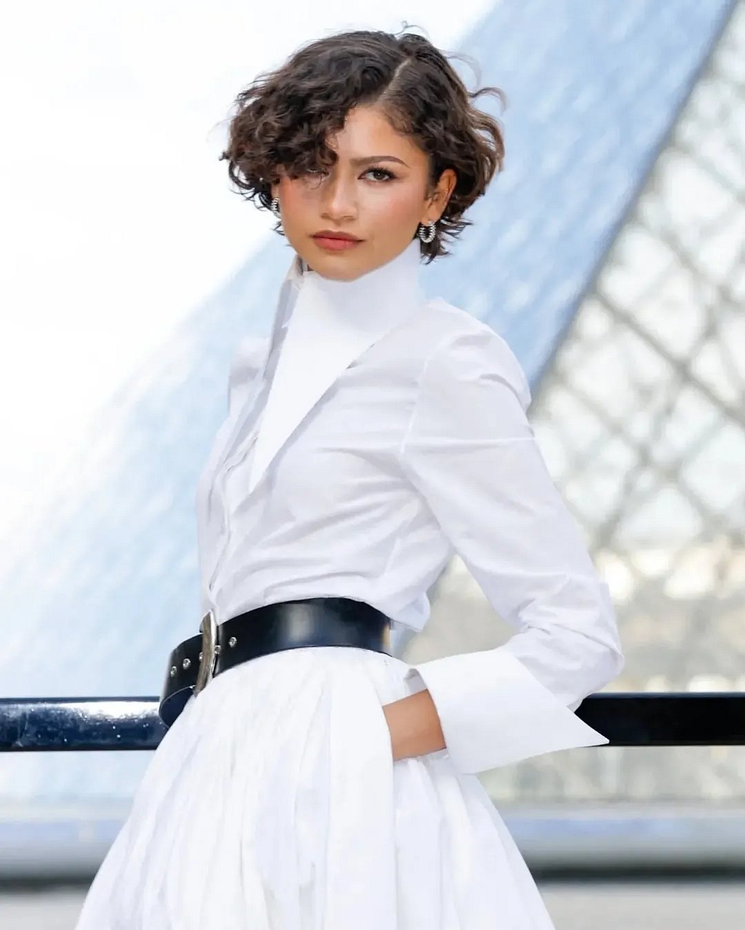 বিয়ের পর প্রথম ফ্যাশন শো দিয়ে সামনে এলেন জেনডায়া