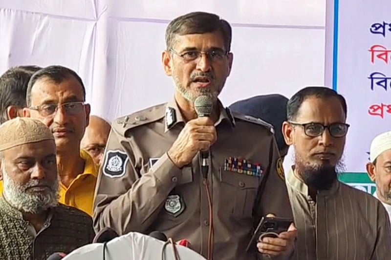 ঈদযাত্রা সহজ করতে বাস ও লঞ্চ টার্মিনালে ব্যাপক ট্রাফিক পুলিশ মোতায়েন থাকবে: ডিএমপি কমিশনার