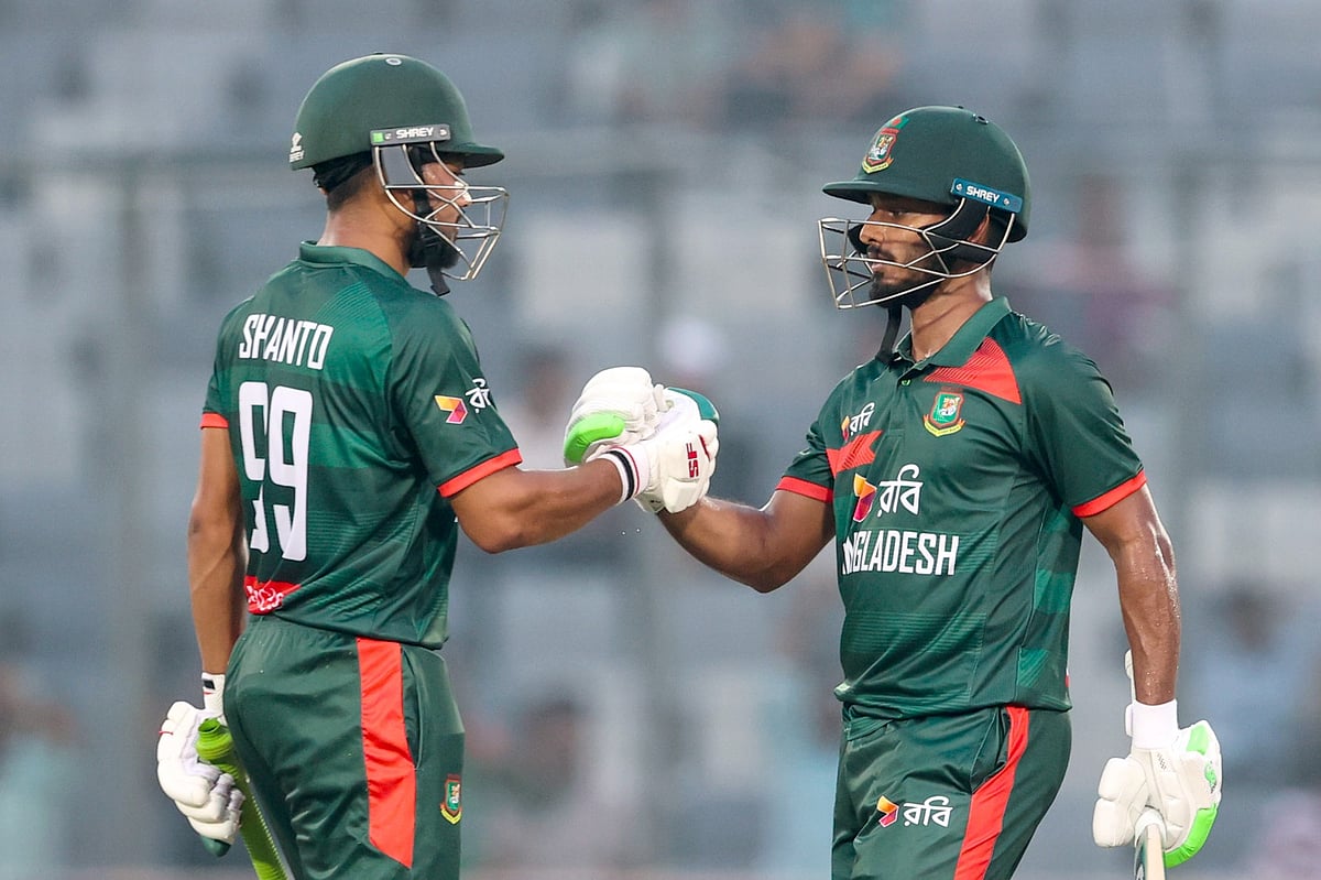 ২০৯ বল হাতে রেখে পাকিস্তানকে ৮ উইকেটে হারাল বাংলাদেশ