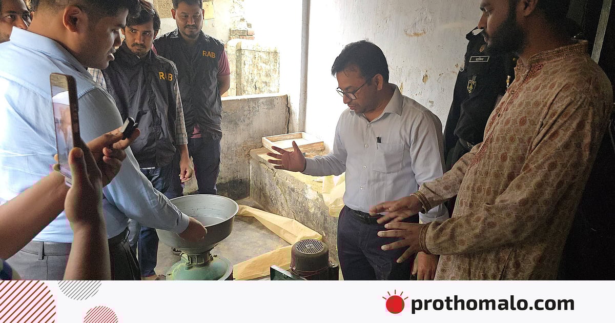 মরিচের গুঁড়ায় তুষ, জিরার নামে ক্যারাওয়ে বীজ, বগুড়ায় ভেজাল মসলার কারবার থামছেই না মরিচের গুঁড়ায় তুষ, জিরার নামে ক্যারাওয়ে বীজ, বগুড়ায় ভেজাল মসলার কারবার থামছেই না