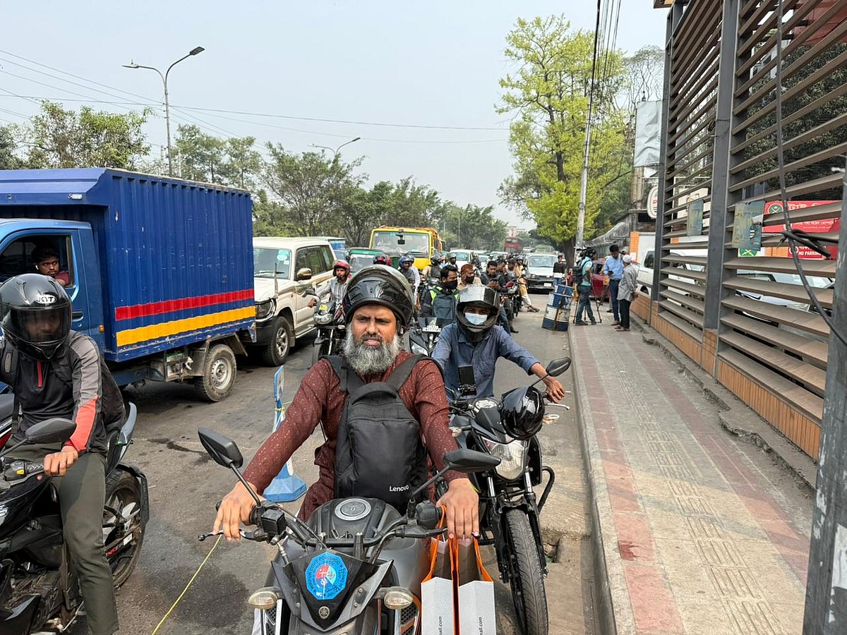 রাজধানীর বিভিন্ন পাম্পে আজও দীর্ঘ সারি