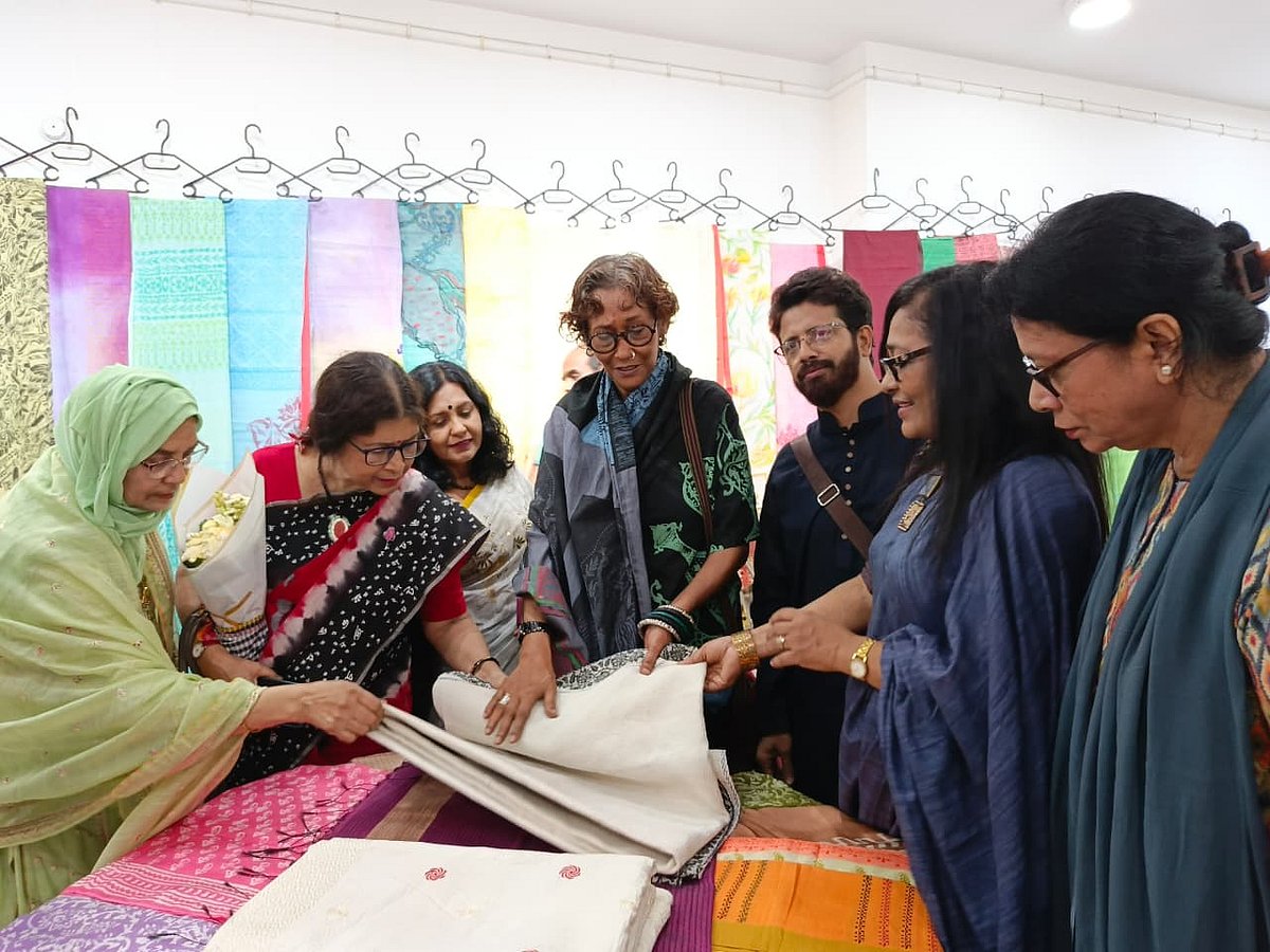 ধানমন্ডিতে চলছে ঈদ উৎসব প্রদর্শনী ‘সময়ের ফোঁড়ে বাংলার গল্প’