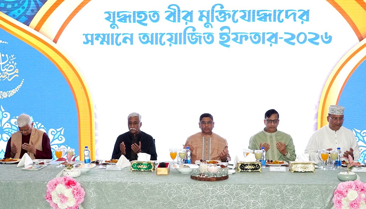 যুদ্ধাহত বীর মুক্তিযোদ্ধাদের সম্মানে সেনাবাহিনীর ইফতার ও নৈশভোজ