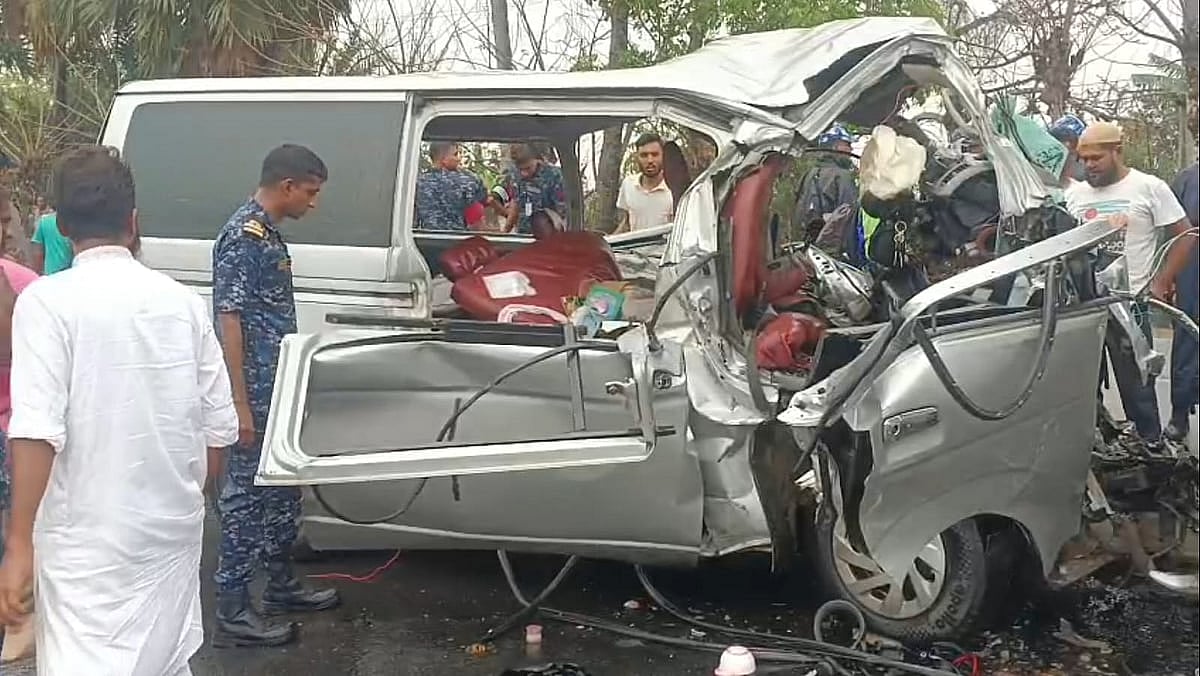 রামপালে ভয়াবহ দুর্ঘটনা: বর-কনেসহ নিহত ১৩