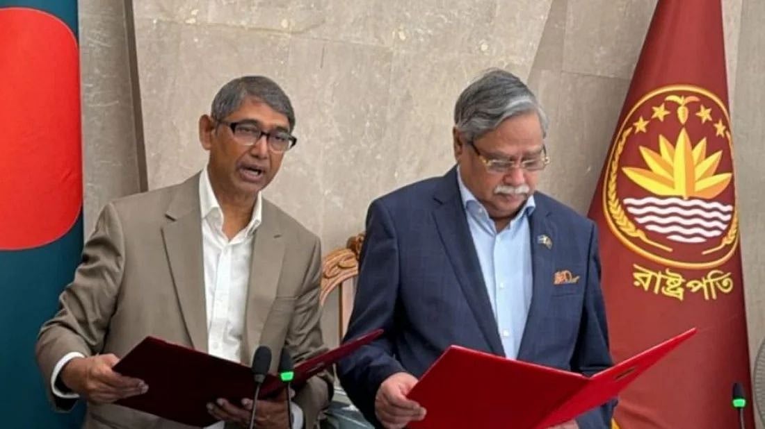 মুক্তিযুদ্ধবিষয়ক মন্ত্রী আযম খান, প্রতিমন্ত্রী মীর হেলাল আরও এক মন্ত্রণালয়ের দায়িত্বে