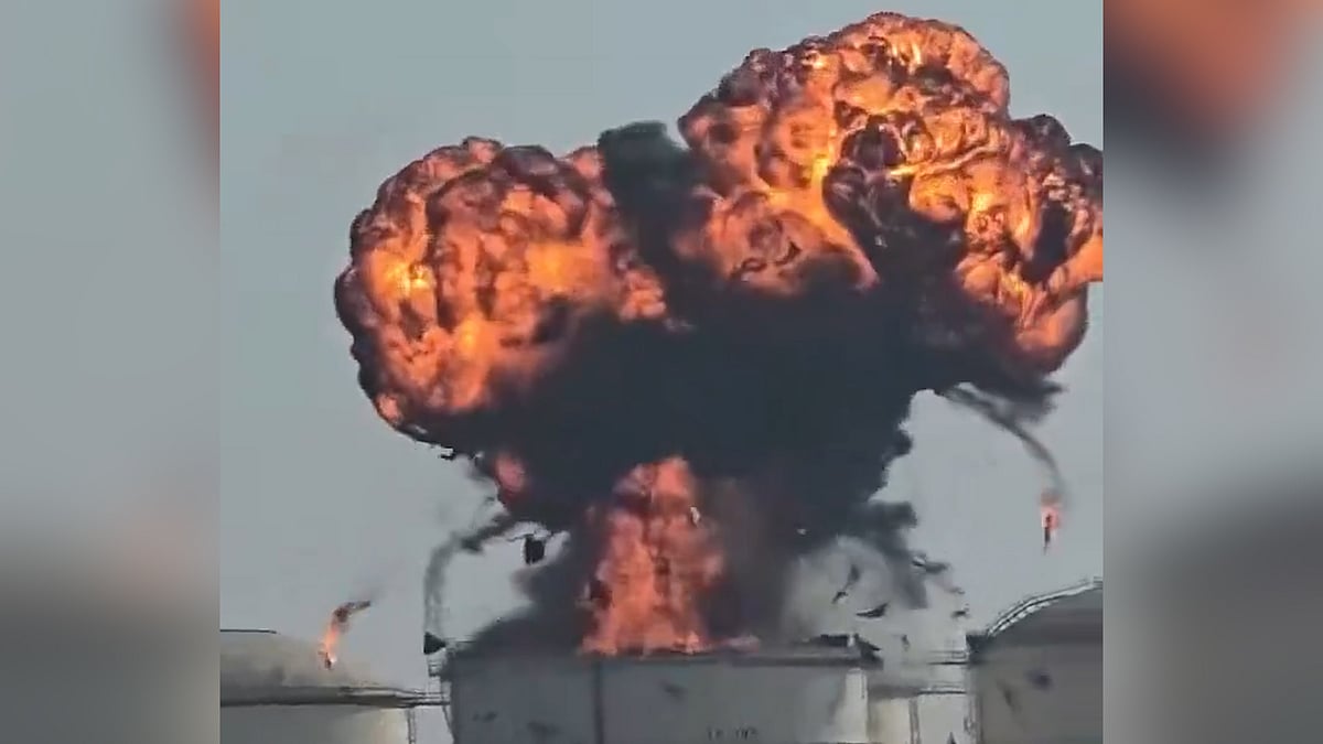 ওমানের সালালাহ বন্দরে তেল স্থাপনায় ড্রোন হামলা