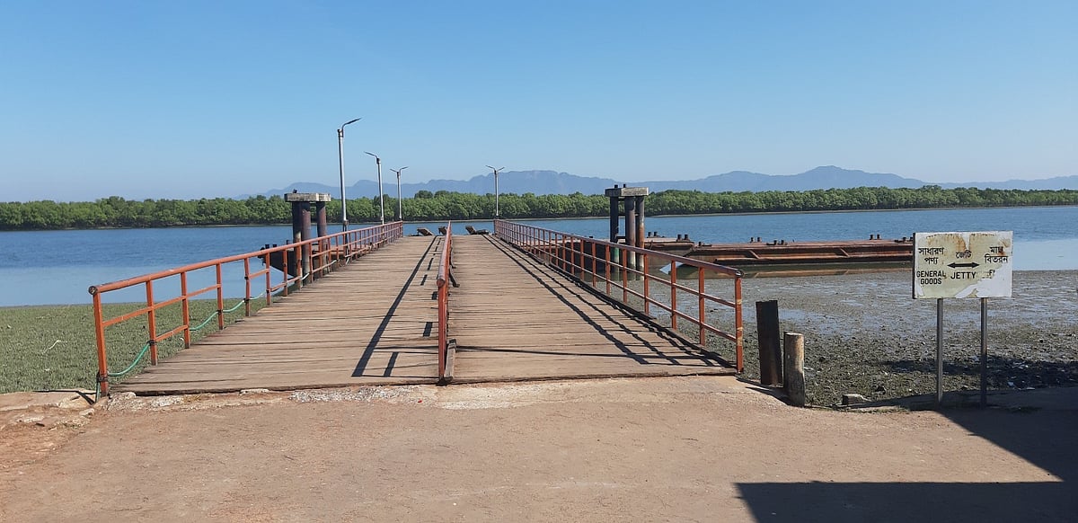 এক বছর ধরে বন্ধ টেকনাফ স্থলবন্দর, বাড়ছে সীমান্ত চোরাচালান