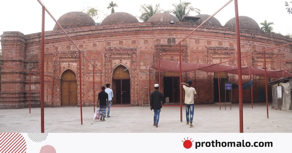প্রত্যন্ত গ্রামে ৬০০ বছরের পুরোনো মসজিদ, দেখতে আসেন দূরদূরান্তের মানুষ প্রত্যন্ত গ্রামে ৬০০ বছরের পুরোনো মসজিদ, দেখতে আসেন দূরদূরান্তের মানুষ