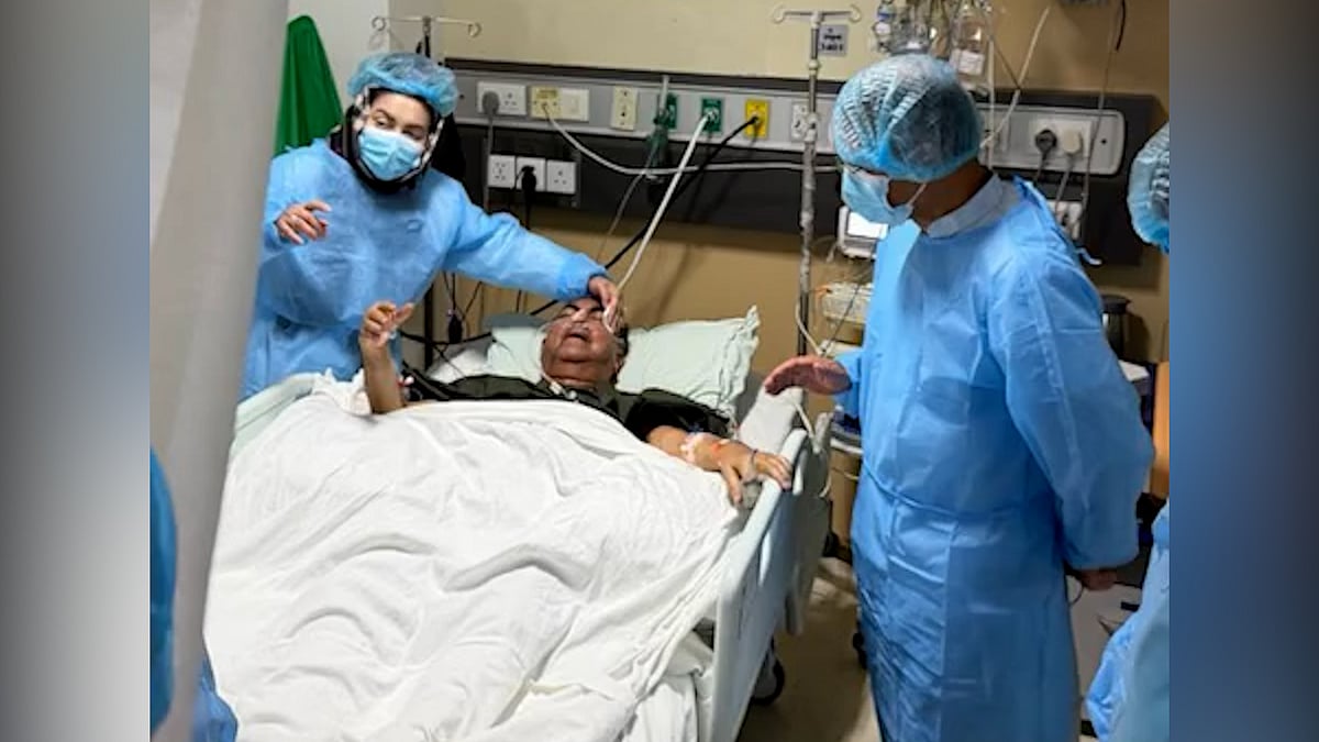 মির্জা আব্বাসকে দেখতে এভারকেয়ারে যান প্রধানমন্ত্রী তারেক রহমান