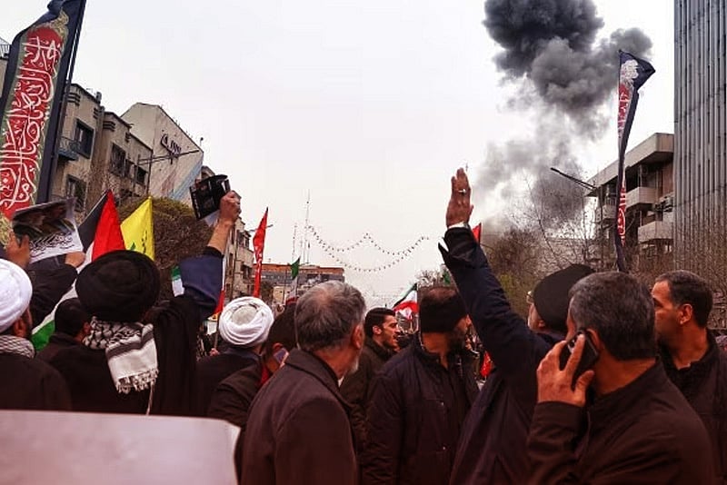 তেহরানে কুদস দিবসে সমাবেশের কাছে হামলা, পাল্টা স্লোগান ইরানিদের